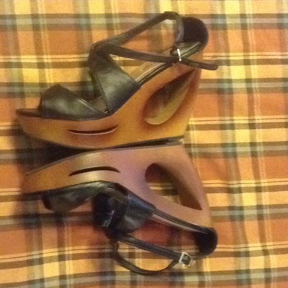 Charming Charlie wedge heals size 8 - Picture 4 of 5